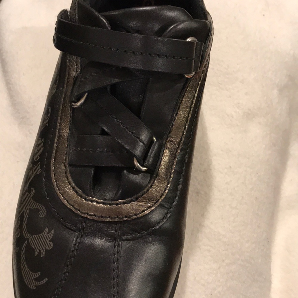 Sport shoes
